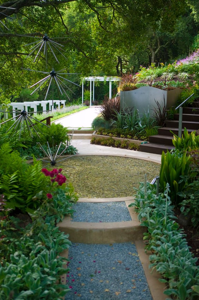 Design ideas for a contemporary landscaping in Sacramento.