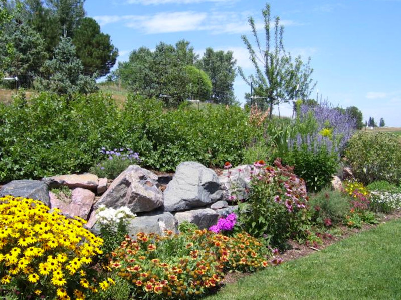 Custom Landscapes Traditional Landscape Denver by High Plains Landscaping & Irrigation