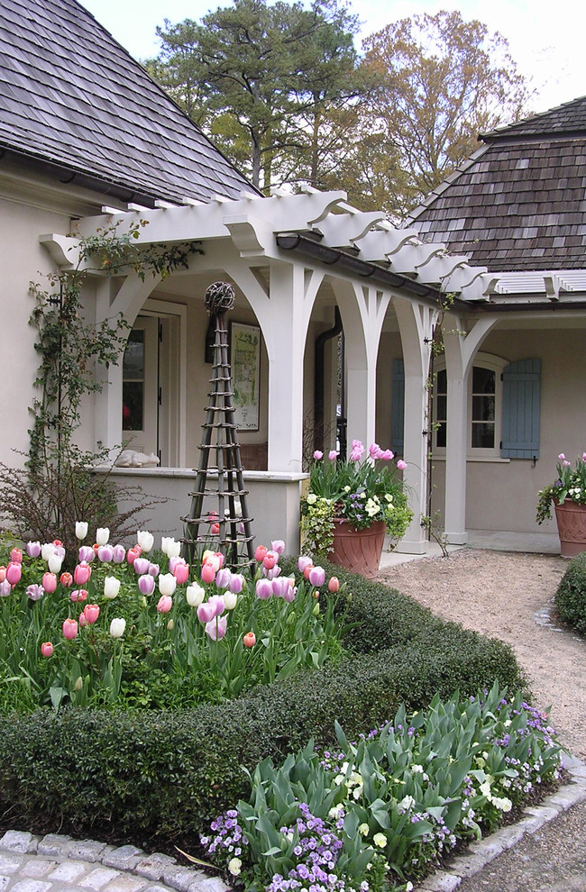 This is an example of a traditional courtyard landscaping in Seattle.