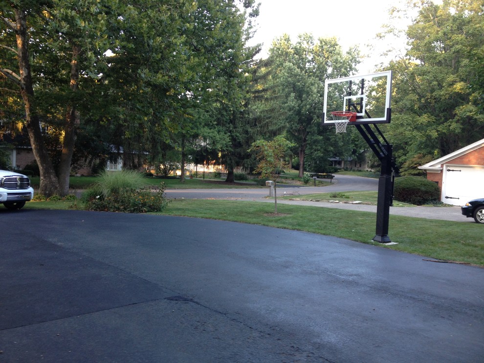 Photo of a large classic front partial sun garden in Indianapolis with an outdoor sport court.
