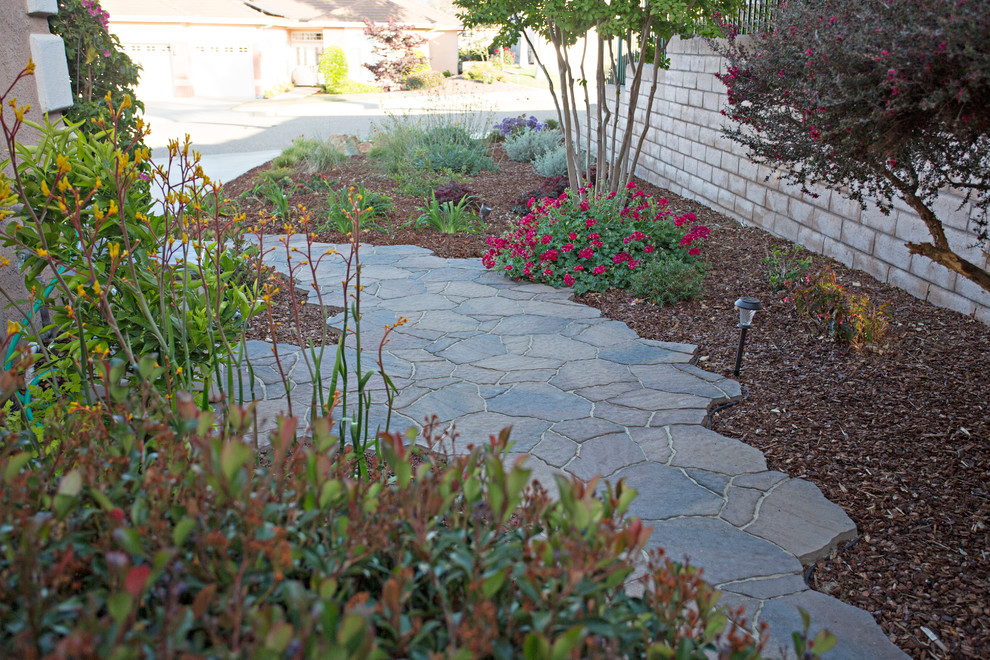 Design ideas for a traditional landscaping in San Luis Obispo.