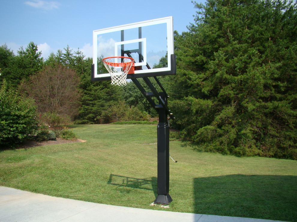 Design ideas for a large traditional back partial sun garden in Raleigh with an outdoor sport court.