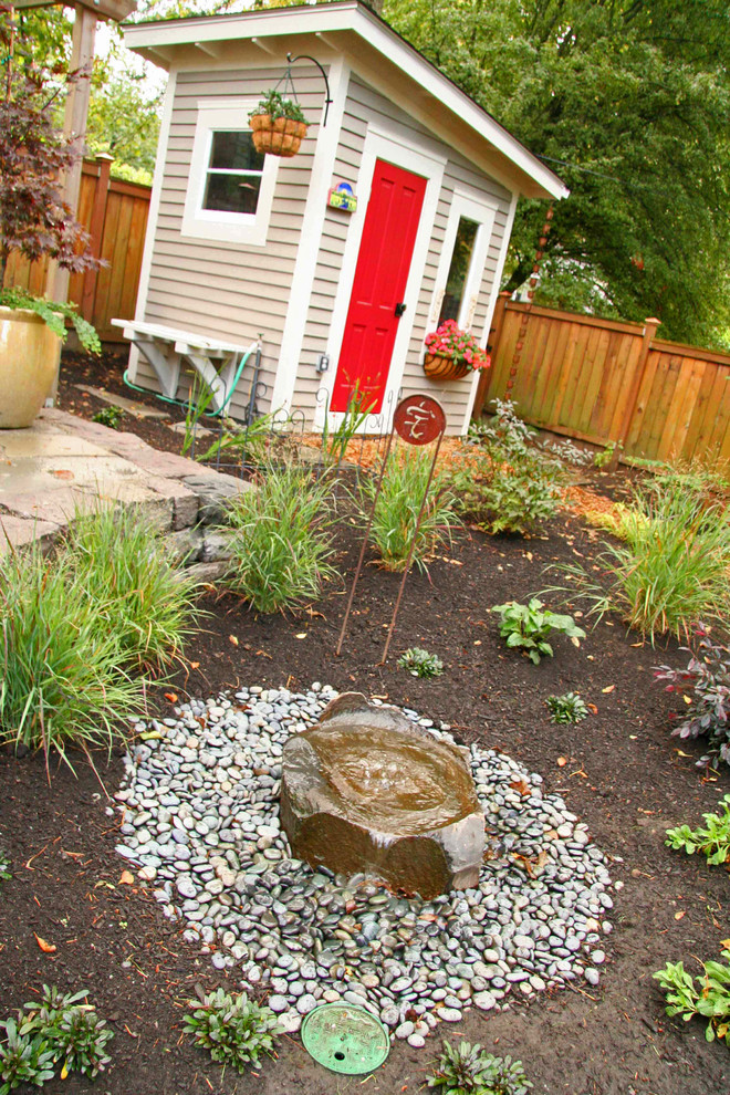 This is an example of a traditional backyard landscaping in Portland.
