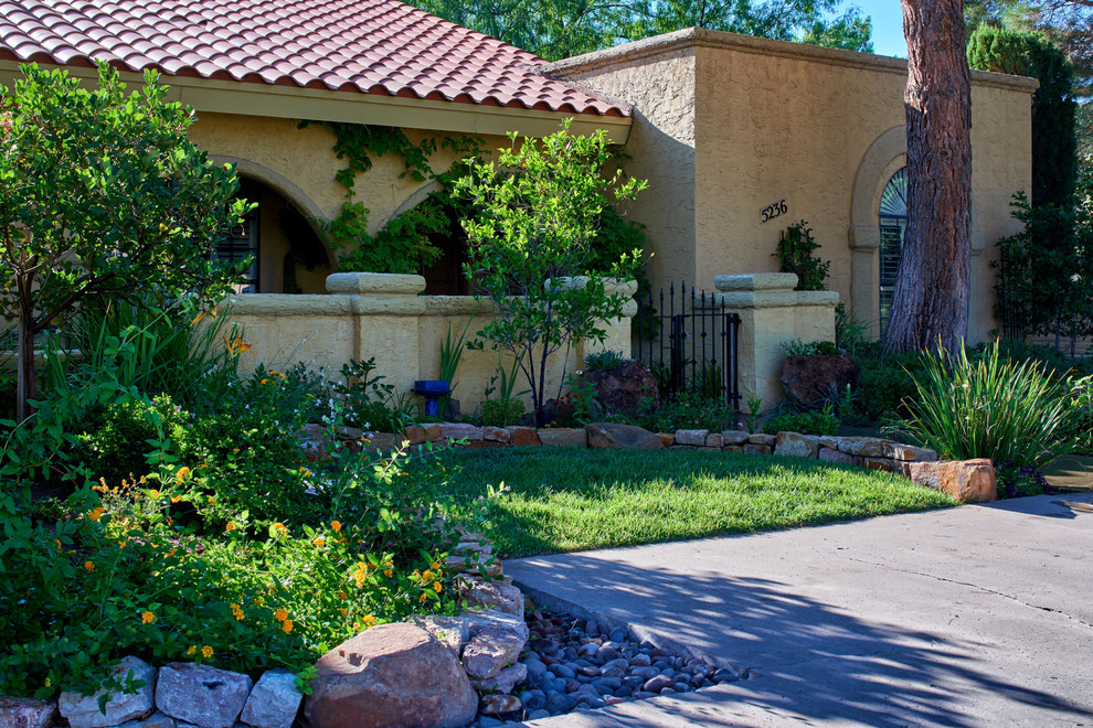 Photo of a mediterranean landscaping in Austin.