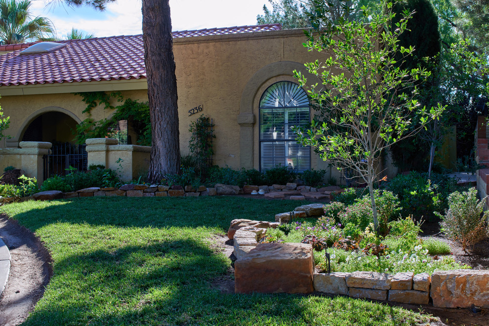 Inspiration for a mediterranean landscaping in Austin.