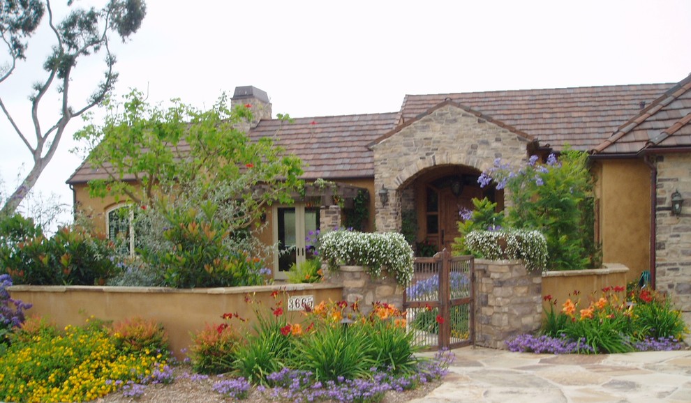 Inspiration for a mediterranean courtyard driveway full sun garden in San Diego.