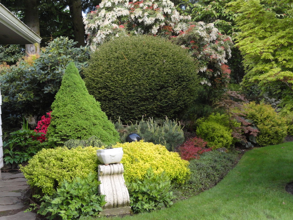 Inspiration for a classic garden in Portland.