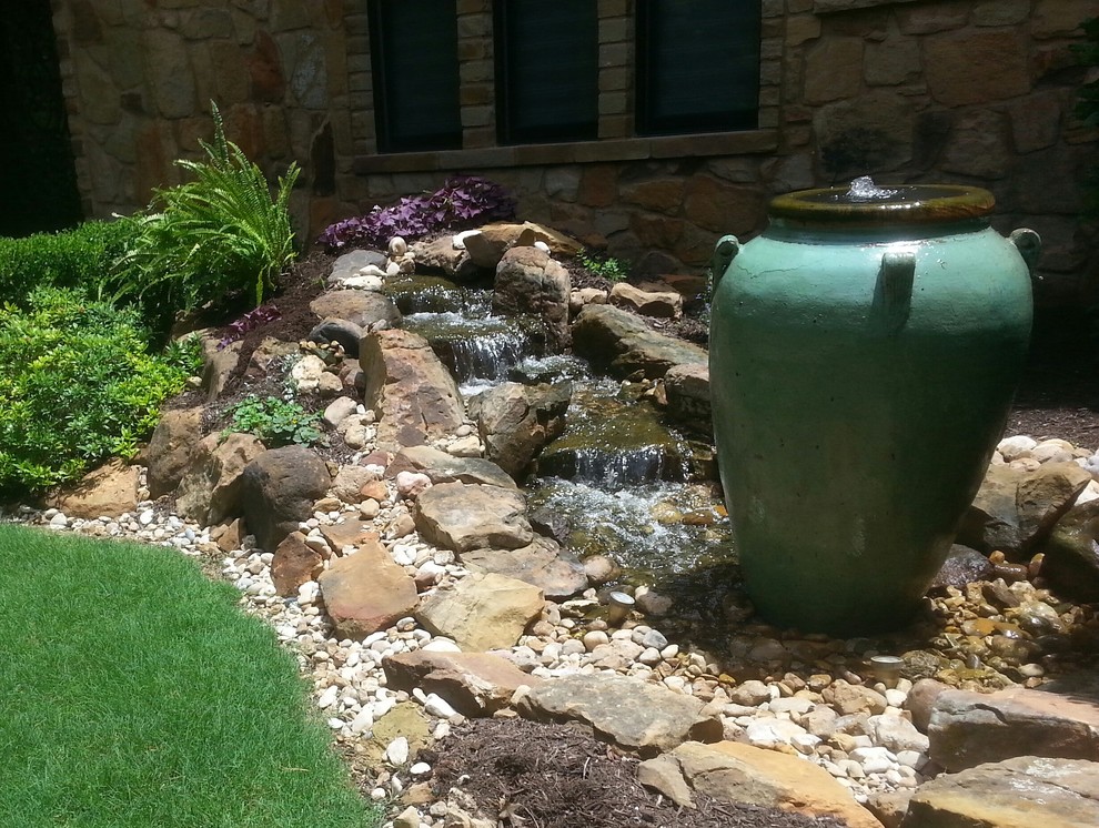 Inspiration for a mid-sized partial sun front yard mulch water fountain landscape in Austin.