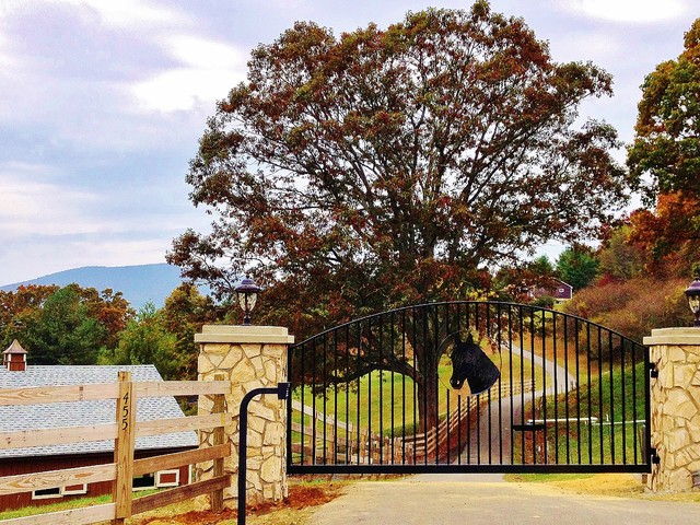 Driveway Gate For Jefferson Nc Horse Farm Farmhouse Garden Charlotte By Southeast Gate Works Llc Houzz