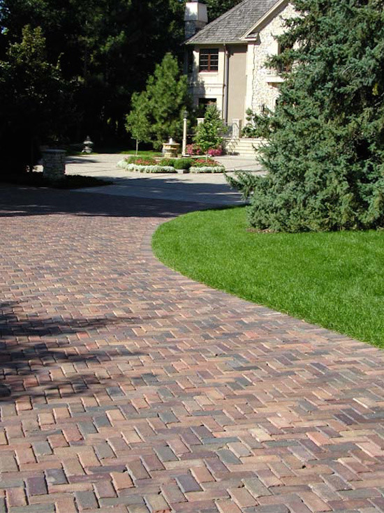 Photo of a large full sun stone landscaping in Minneapolis.