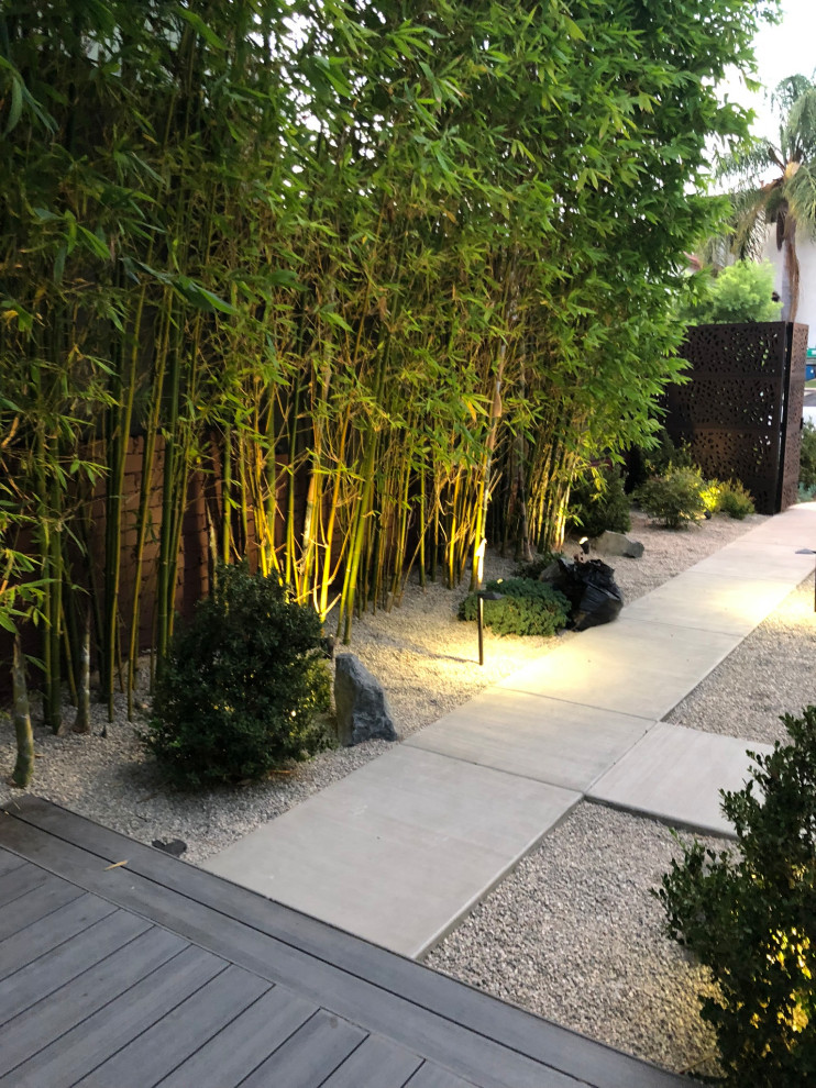 Mittelgroßer Moderner Garten mit Steindeko und direkter Sonneneinstrahlung in Los Angeles