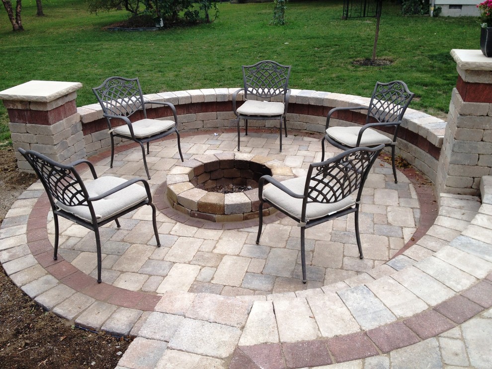 Traditional patio in Columbus.
