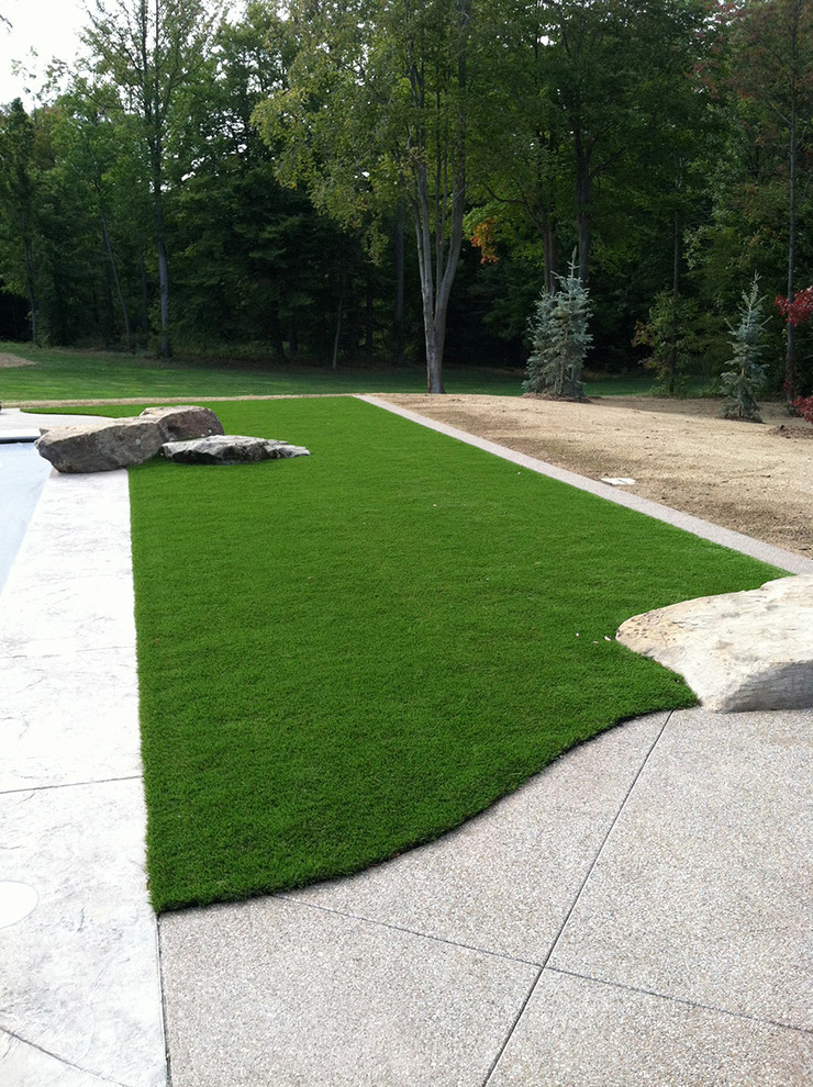 Photo of a medium sized classic back full sun garden in Columbus with a garden path and natural stone paving.