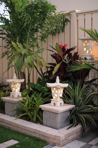 Design ideas for an asian landscaping in Miami.