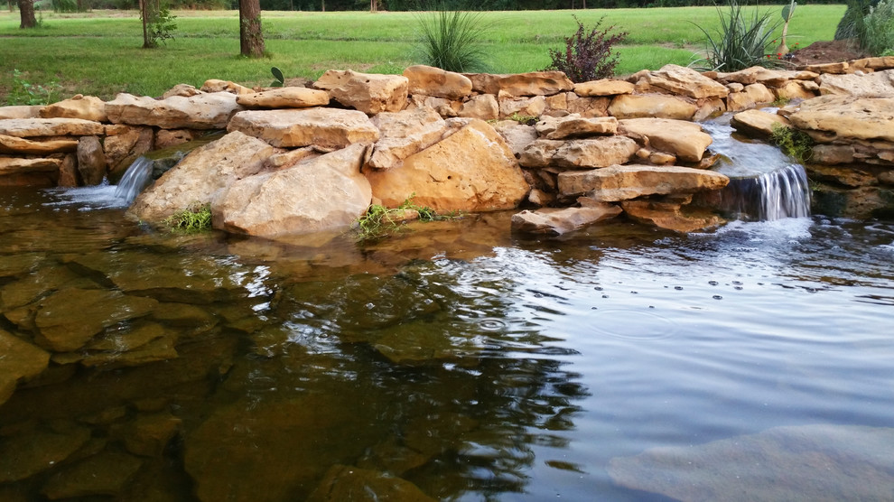 Design ideas for a large rural back full sun garden for summer in Dallas with a pond and gravel.