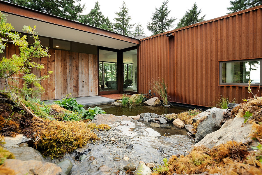 シアトルにある高級な広いコンテンポラリースタイルのおしゃれな庭の写真