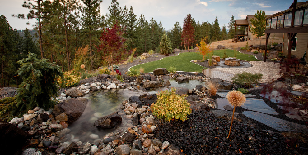 Design ideas for a traditional landscaping in Seattle.