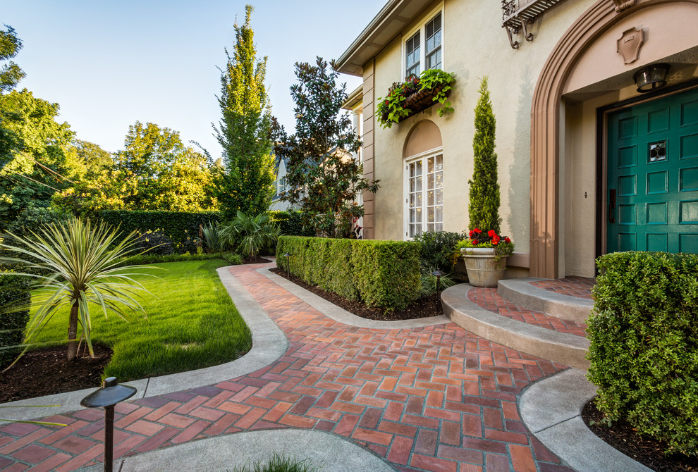 Traditional front garden in Portland with brick paving.