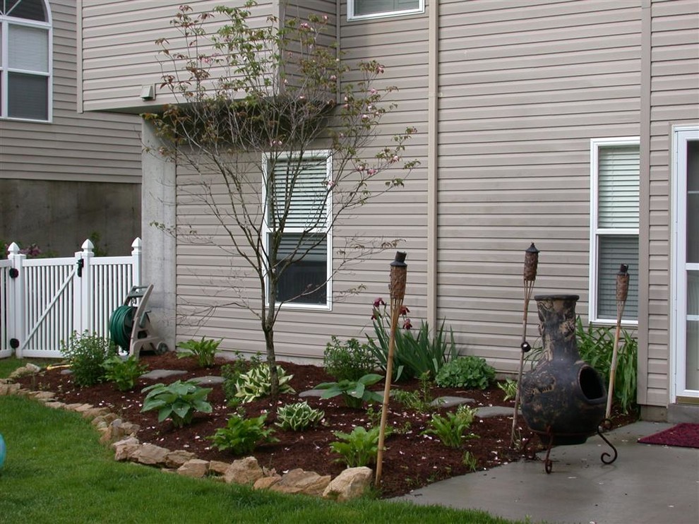 Edging Traditional Garden St Louis by Basile Landscaping & Lawn
