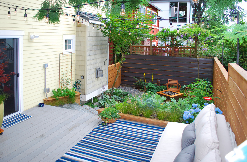 Photo of a small modern partial sun courtyard stone vegetable garden landscape in Seattle.