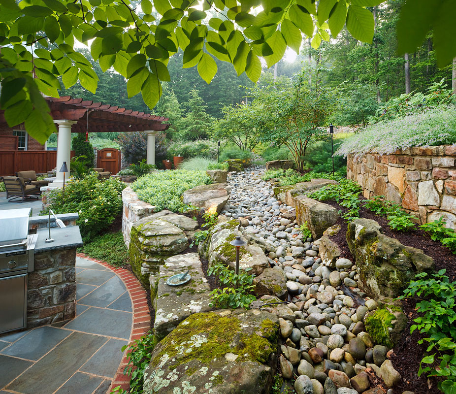 Medium sized classic back garden in DC Metro with natural stone paving.