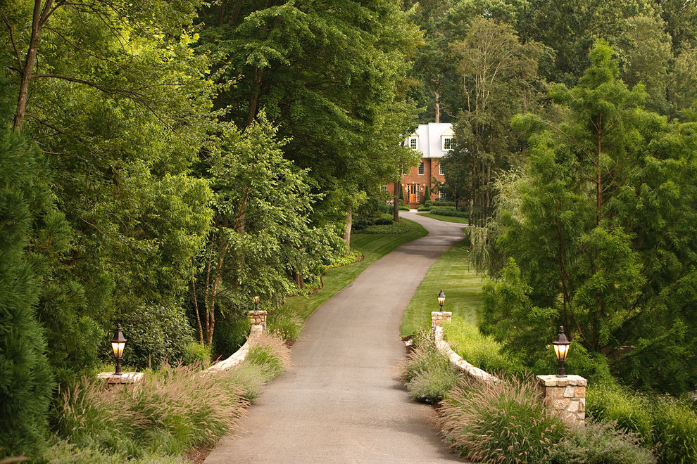 Inspiration for a huge traditional full sun front yard driveway in DC Metro.
