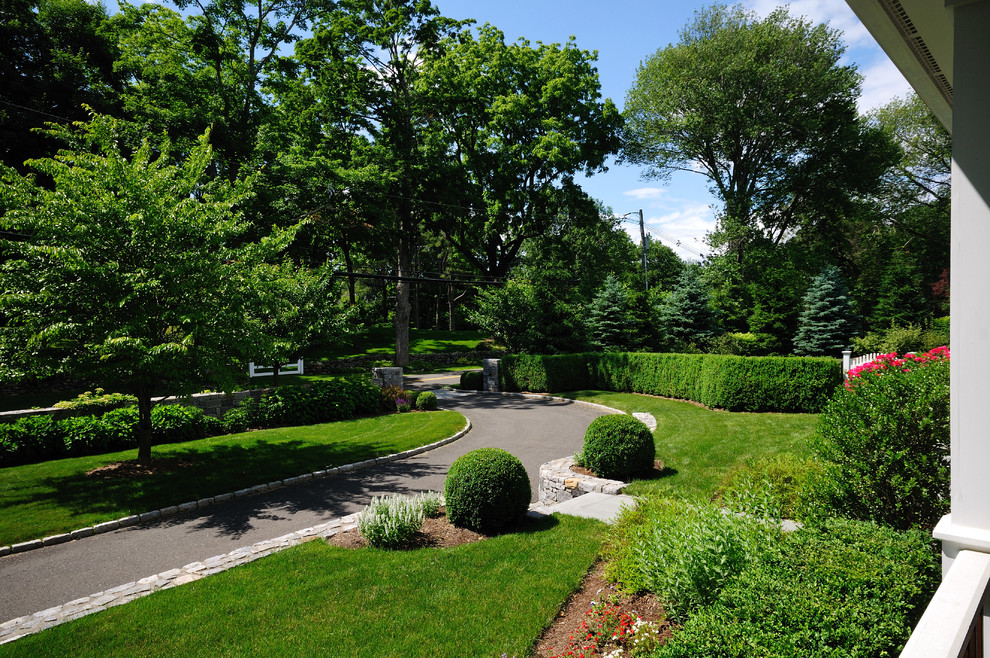 Design ideas for a mid-sized farmhouse partial sun front yard concrete paver landscaping in New York.
