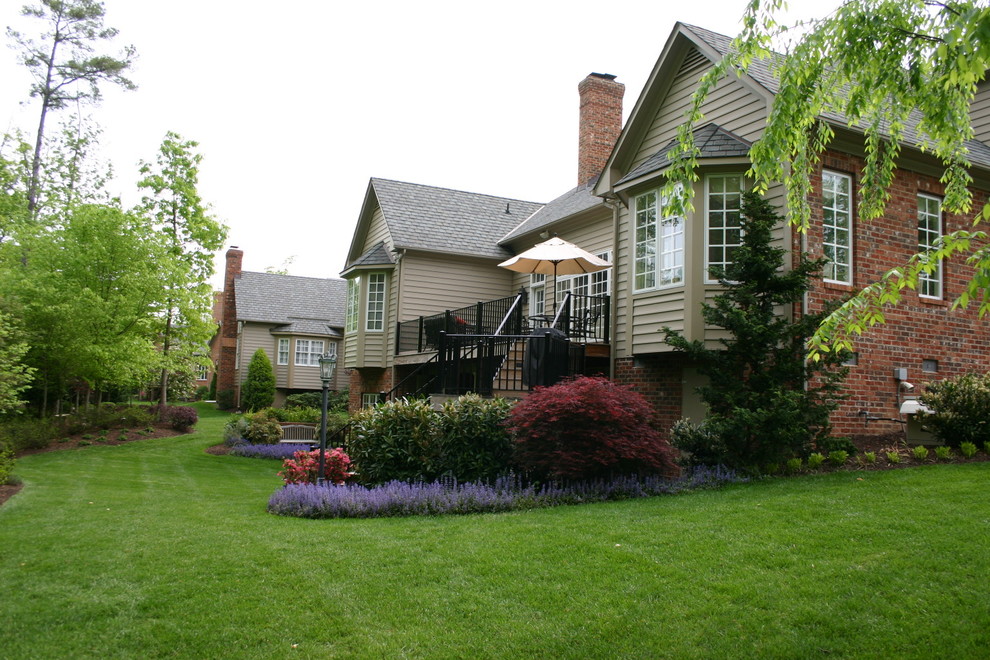 Elegant Landscaping for a MidSize Home Traditional Landscape