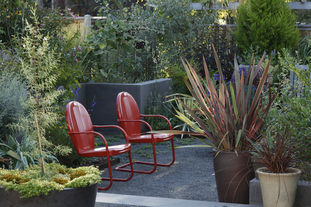 Inspiration for a mid-sized eclectic partial sun courtyard gravel formal garden in Portland.