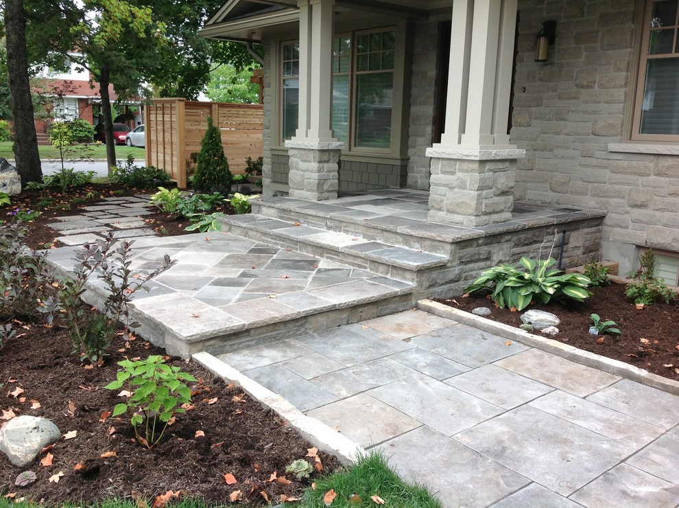 Design ideas for a traditional landscaping in Ottawa.