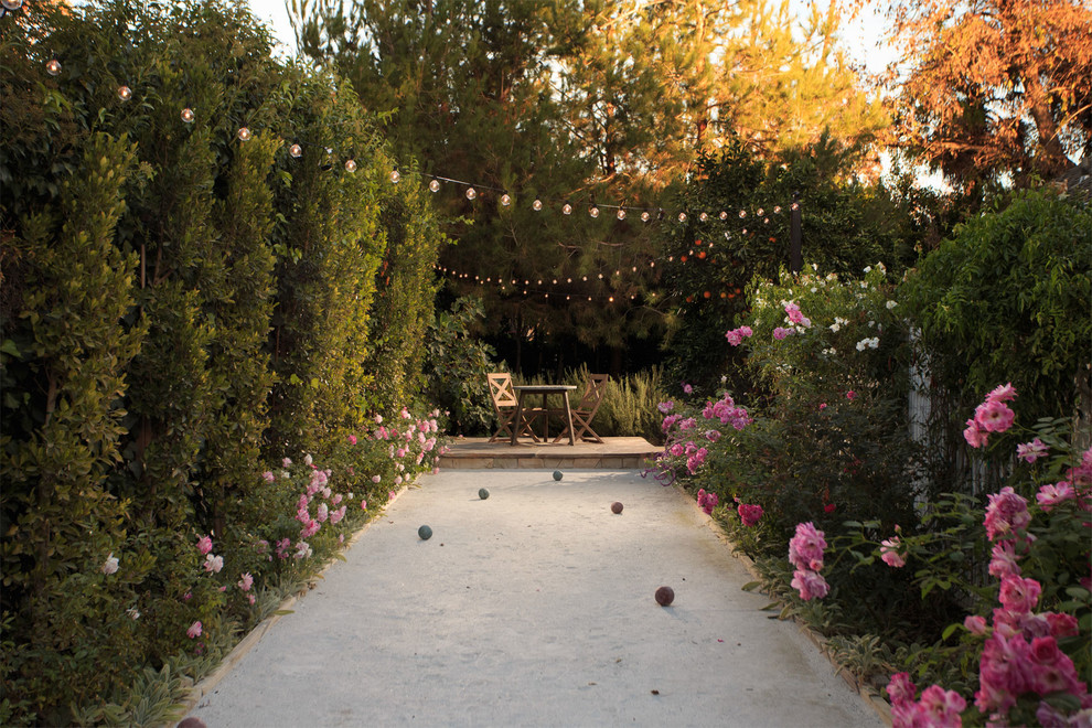 ロサンゼルスにあるカントリー風のおしゃれな庭の写真