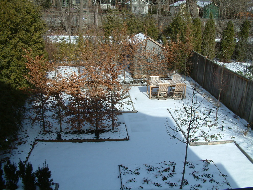 Aménagement d'un petit jardin en pots arrière contemporain l'hiver avec une exposition ombragée et du gravier.