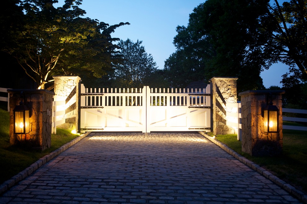 Idee per un vialetto d'ingresso tradizionale esposto in pieno sole di medie dimensioni e davanti casa con pavimentazioni in pietra naturale