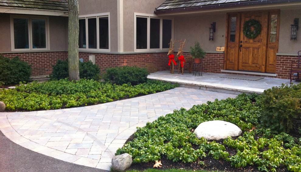 Foto di un giardino design di medie dimensioni e davanti casa con un ingresso o sentiero