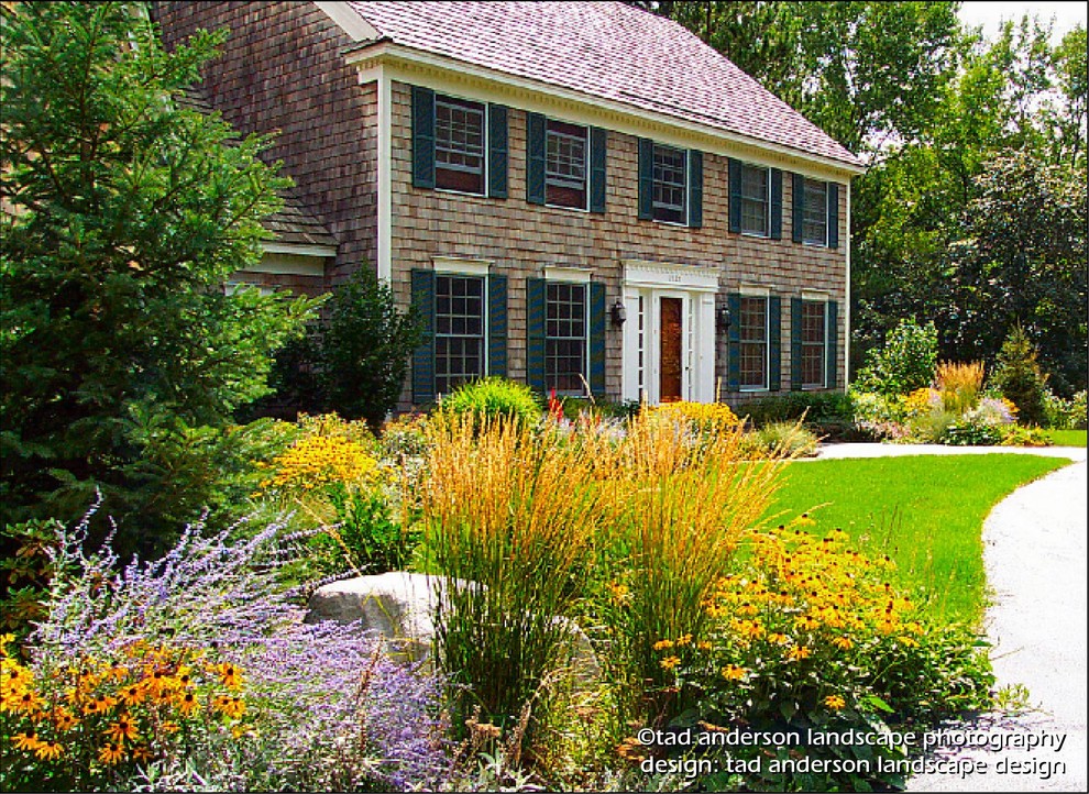 Entry Gardens. Minnesota Cottage Gardens. Traditional Landscape Minneapolis by Anderson