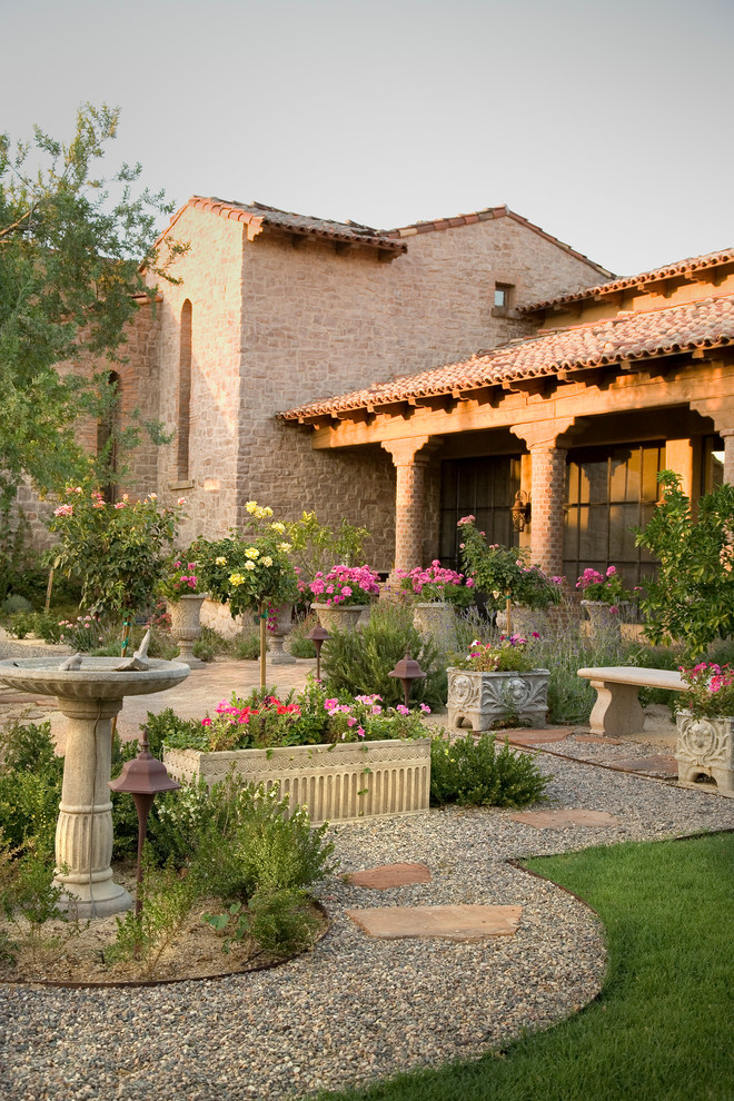Inspiration for a mediterranean full sun garden in Phoenix with gravel.