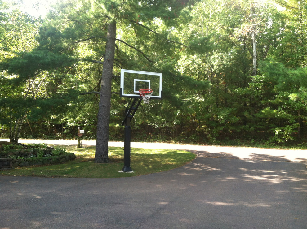 Large classic back fully shaded garden in Minneapolis with an outdoor sport court.