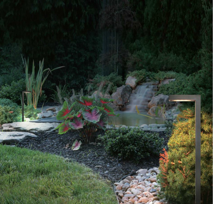 Inspiration for a mid-sized contemporary backyard landscaping in Orlando.