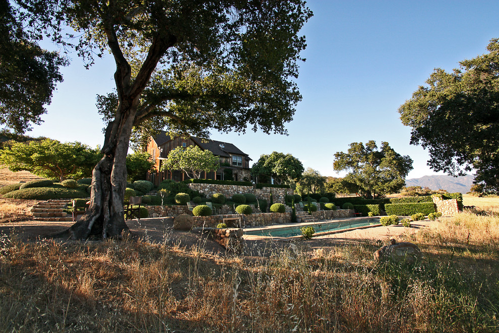 Design ideas for a farmhouse landscaping in Santa Barbara.