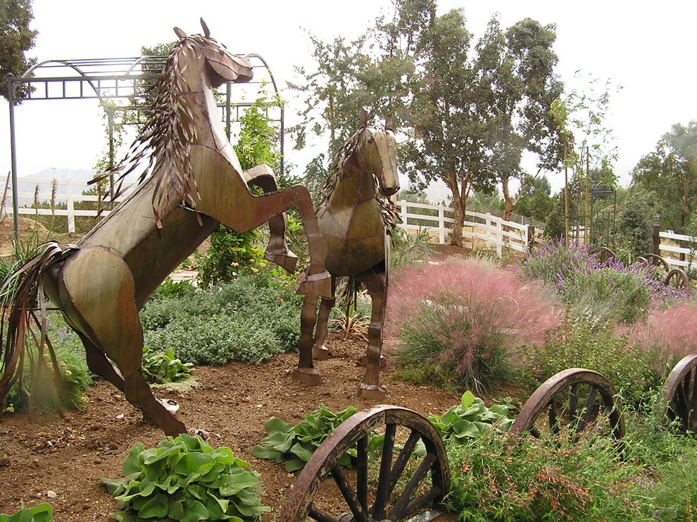 Inspiration for a mediterranean backyard landscaping in Los Angeles.