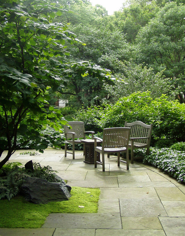 Design ideas for a mid-sized traditional full sun backyard stone formal garden in Chicago.