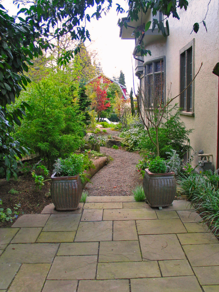 This is an example of a traditional garden in Seattle.