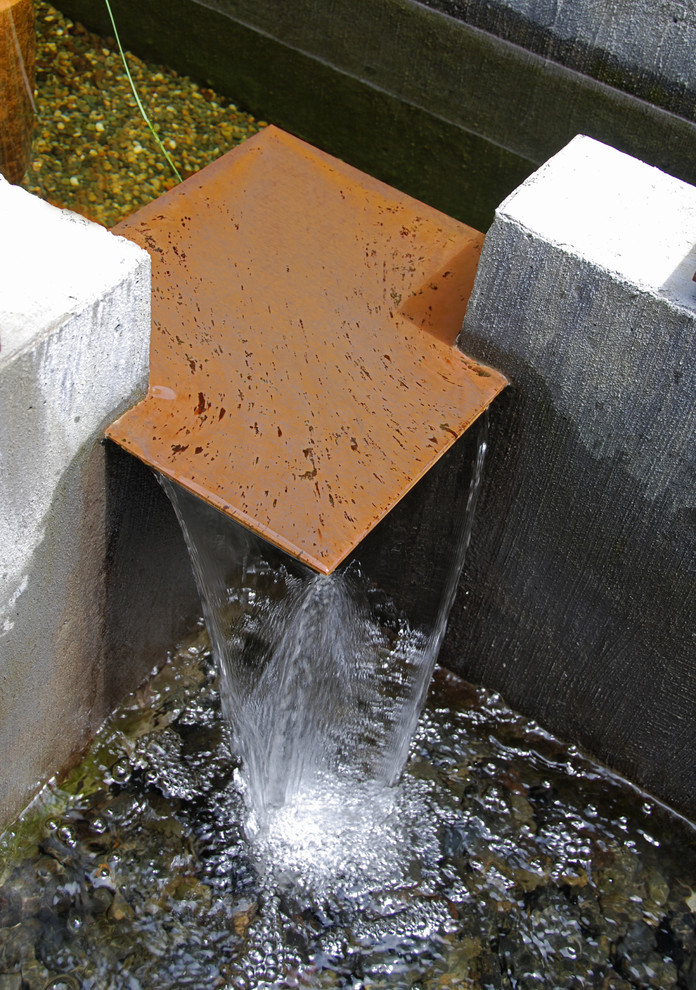 Ispirazione per un giardino minimalista con fontane