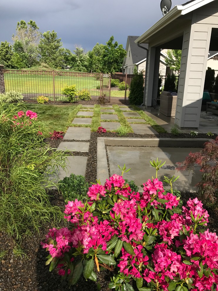 Extra Large Concrete Paver Steps & Hot Tub Area Contemporary