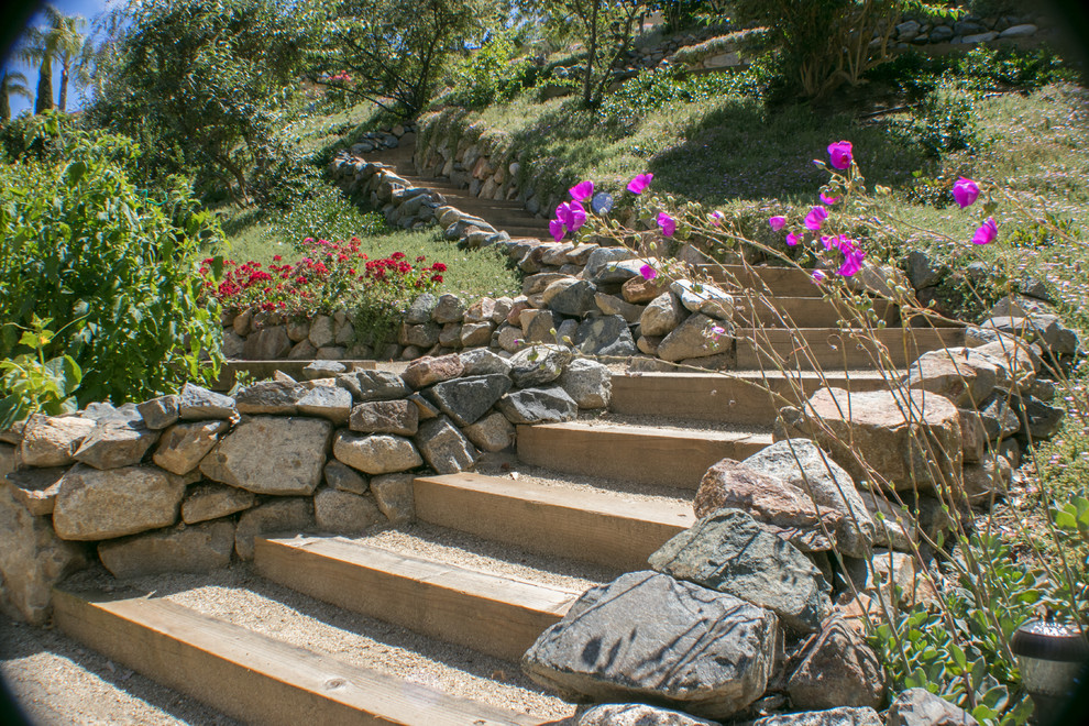 Photo of a rustic landscaping in San Diego.