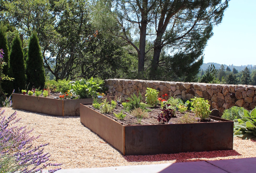 Idée de décoration pour un grand jardin potager minimaliste avec une exposition ensoleillée.