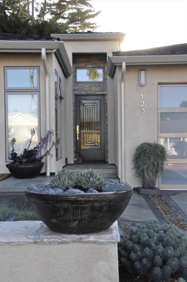 Photo of a contemporary front yard landscaping in San Luis Obispo.
