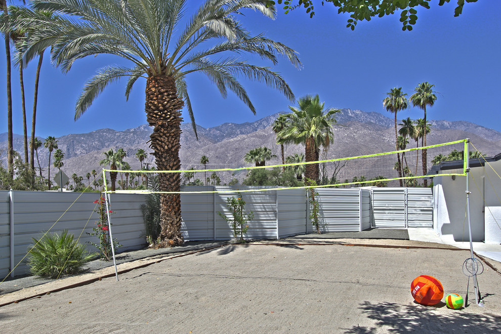 This is an example of a modern back full sun garden in Orange County with an outdoor sport court.