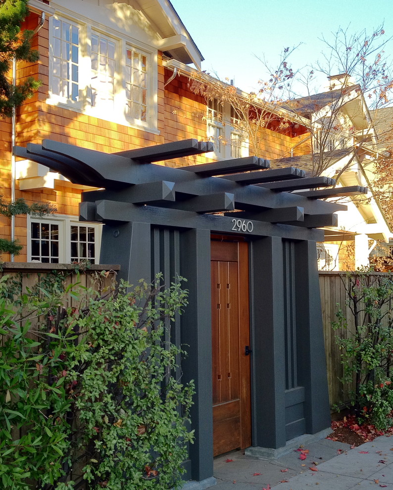 Design ideas for a traditional garden path in San Francisco.