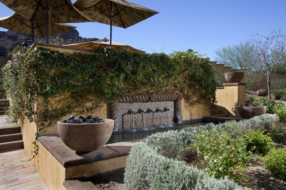 Garden in Phoenix with a retaining wall.